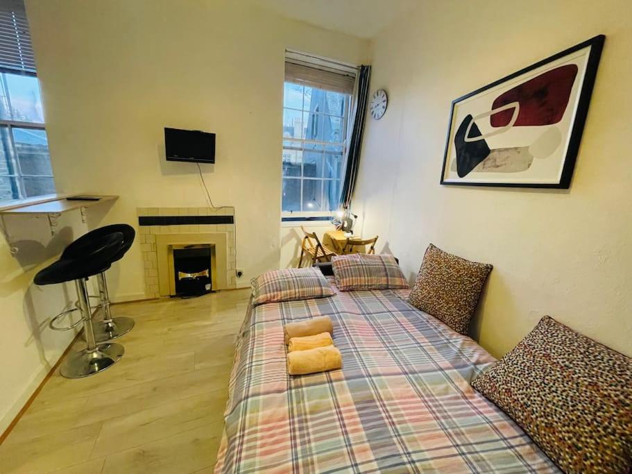 Flat West Toll Cross